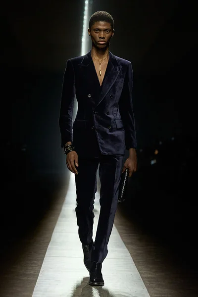Look 48